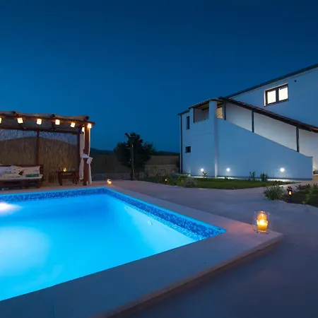 Solis - Luxury With Pool Nyaraló
