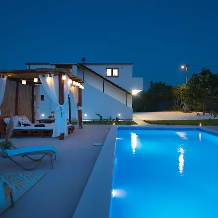Solis - Luxury With Pool Dicmo