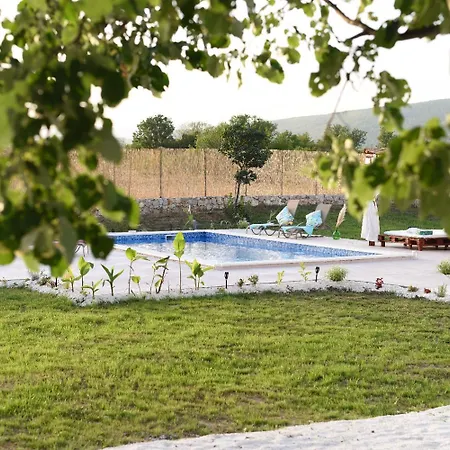 Nyaraló Solis - Luxury With Pool