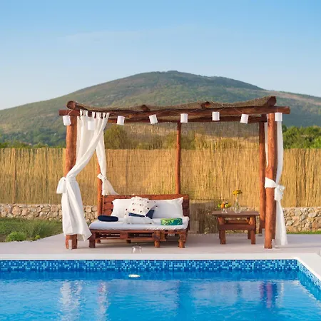 Nyaraló Solis - Luxury With Pool *