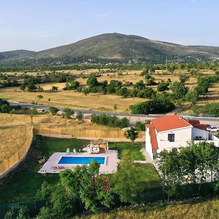 Solis - Luxury With Pool Nyaraló