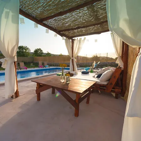 Solis - Luxury With Pool Dicmo